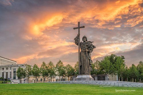 Памятник Равноапостольному князю Владимиру Великому