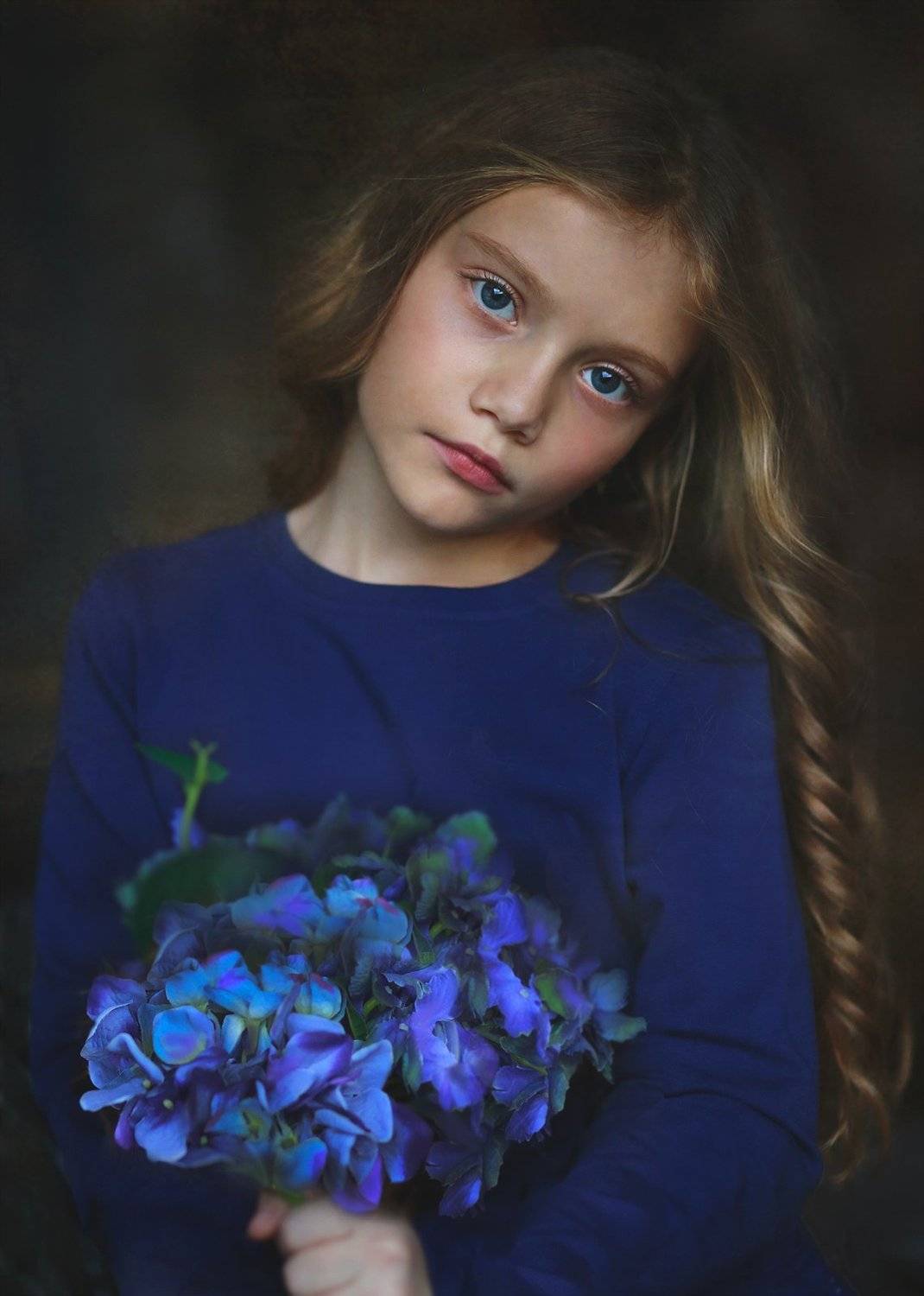 девочка, красота, красивая, волосы, глаза, губы, лицо, взгляд, жанр, жанровый портрет, свет, цвет, цветы. , Постонен Екатерина