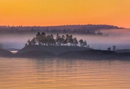 Туманные берега летней Ладоги.