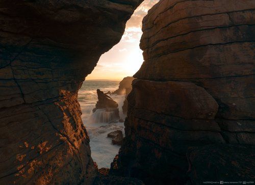 Рассвет за краем земли – The dawn behind the edge of the world