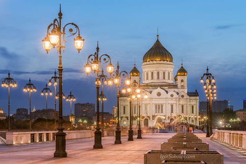 Храм Христа Спасителя вечером