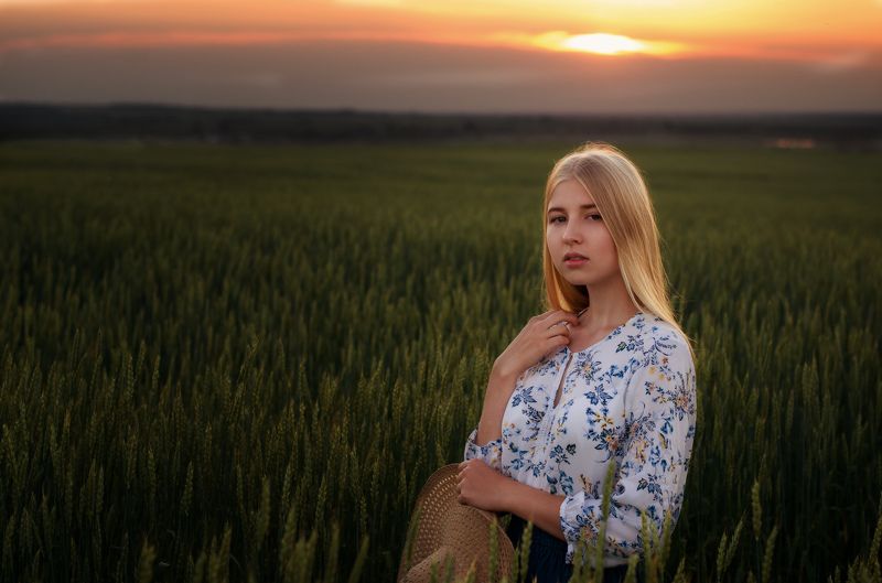 Вечерняя прогулка в поле фото превью