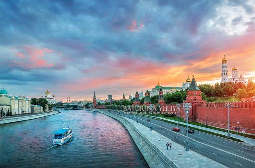 По реке, по шоссе и по набережной