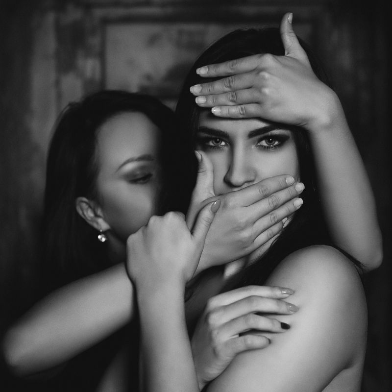 черно-белый мир фото превью