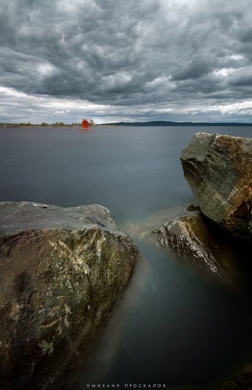 Длинная выдержка, вода, небо, облака, камни Буй фото превью