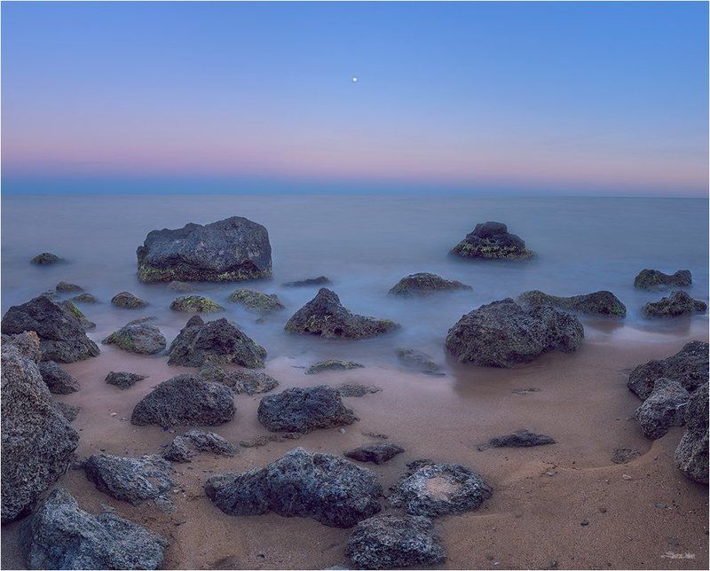 сумерки, небо, полнолуние, луна, длинная выдержка, крым, пляж, море, чёрное море, камни, берег, панорама, ... фото превью