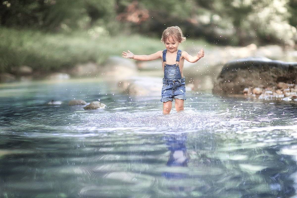 девочка,  детская и семейная фотосессия, девочка, детский и семейный фотограф, радость, восторг, счастье, речка, вода, фотосессия река ребеноксчастлив ребенок радость счастье радость маленькие дети лето детское фото детский фотограф детский и семейный фот, Францева Ольга
