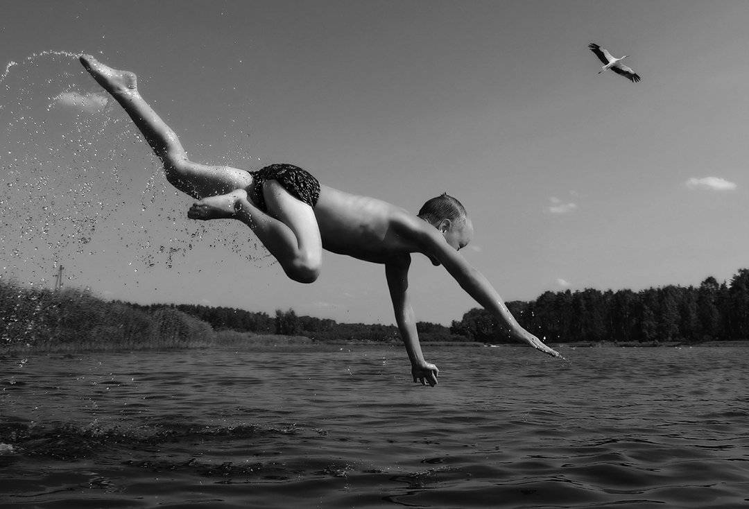 мальчик, озеро, полёт, брызги, аист, ребёнок, ALLA SOKOLOVA