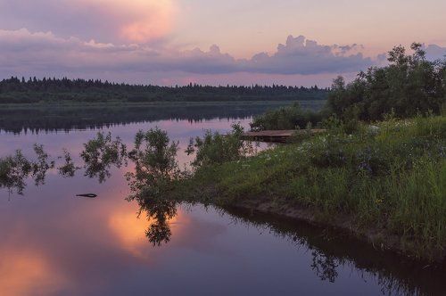 Тонет вечер в реке