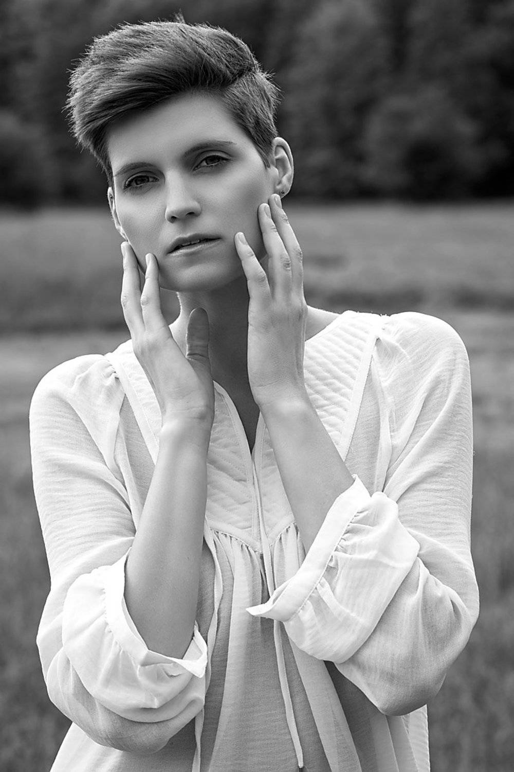 model, glamour, woman, female, black and white, sexy, sensual,  curves, portrait, hair, eyes, fashion, natural light, nature, outdoor,, Lajos Cs&aacute;ki