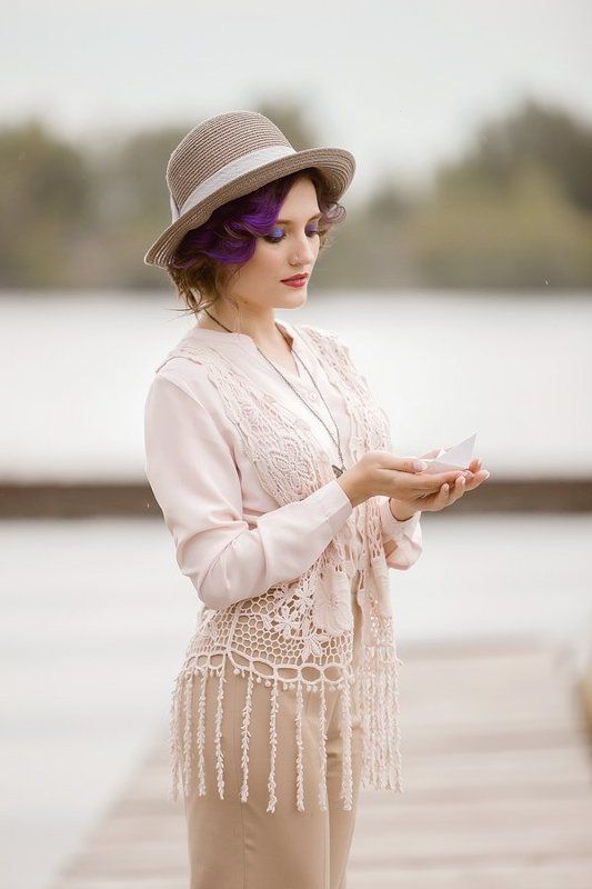 Девушка с корабликом фото превью