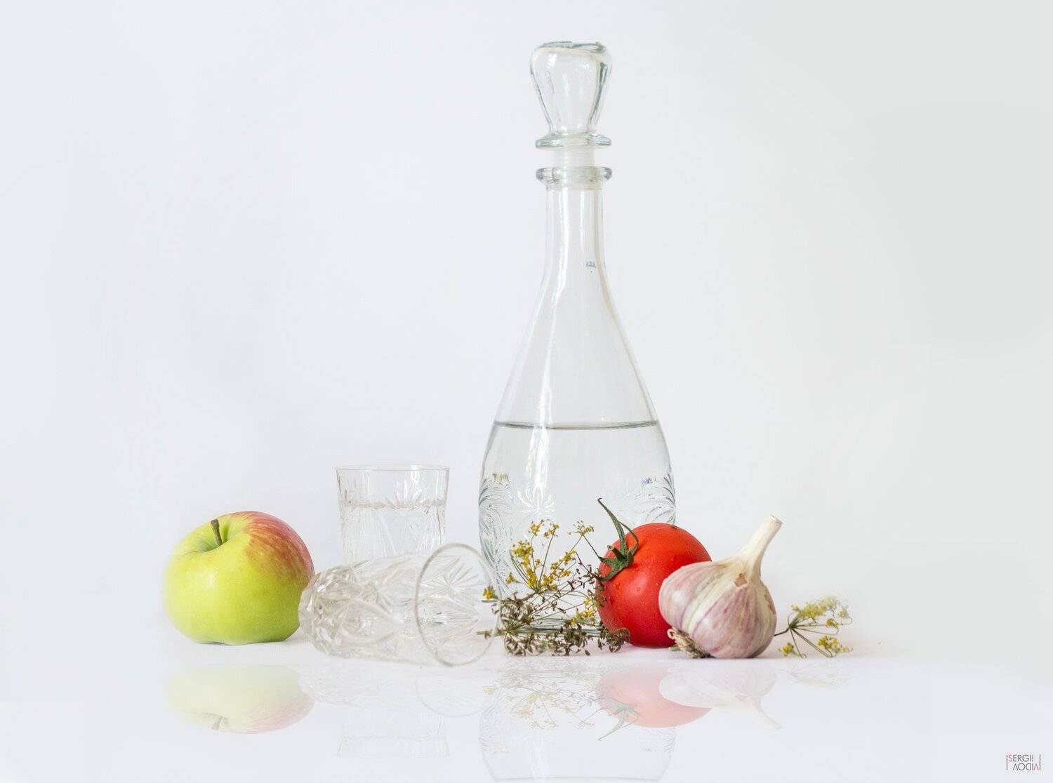 графин, стопка, помидор, чеснок, Sergii Vidov