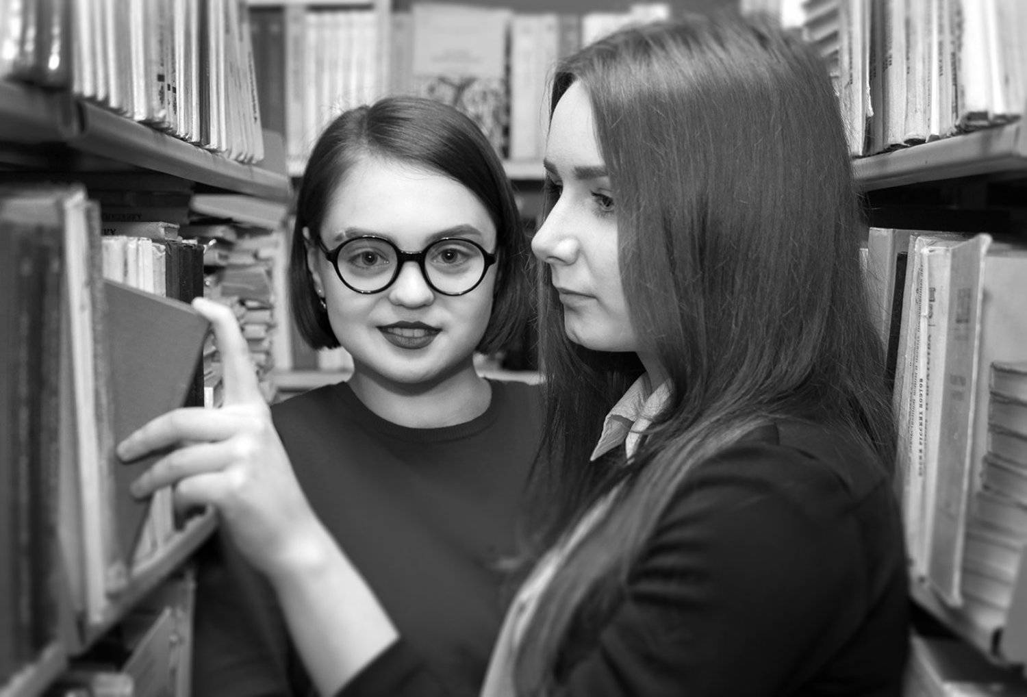 девушки, старшеклассницы, 11 класс, школьная библиотека, Никитин Александр