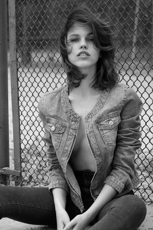 portrait girl monochrome light natural beauty  Margaret фото превью