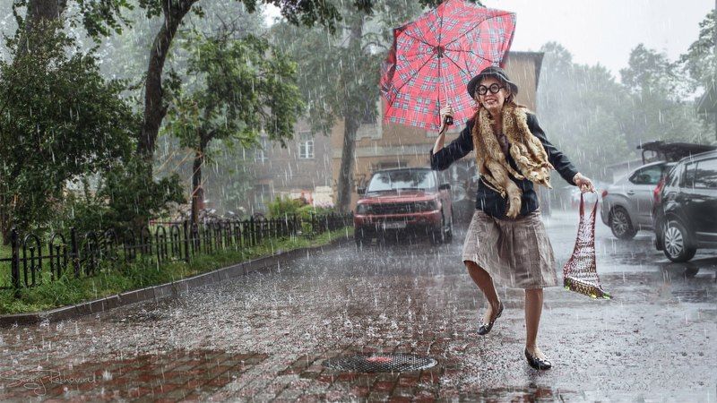 питер, дождь, ливень, девушка, юмор, двор, ветер Это Питер, детка!)) фото превью