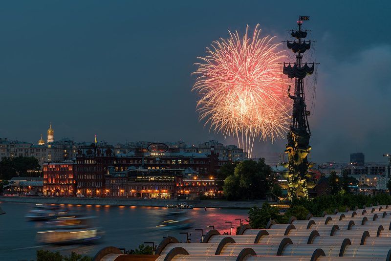 Москва, Moscow, ночь, река, салют, праздник, Петр Первый, день независимости Букет для Петра фото превью