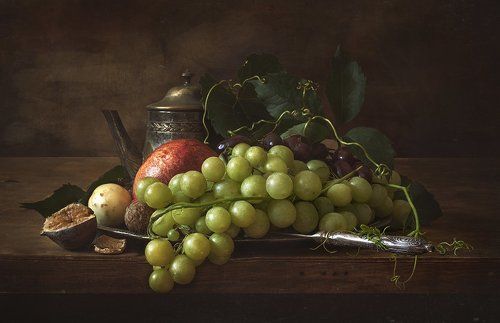 Натюрморт с виноградом
