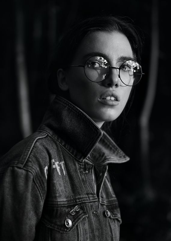 girl, b&w, black and white, glasses, forest, moscow, fujifilmru, portrait,  Angelina  фото превью