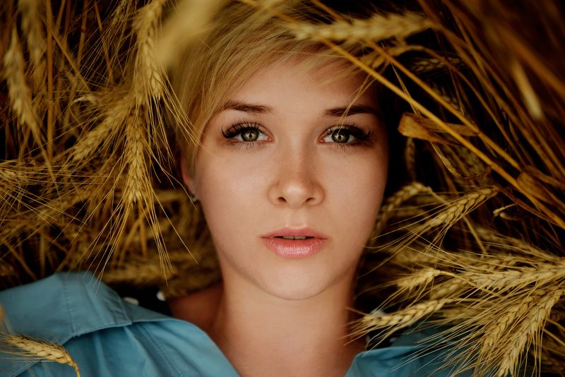 Девушка, поле, глаза, отражение Отражение фото превью