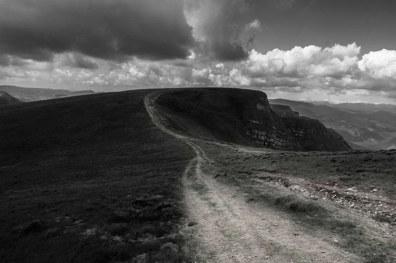дорога, горы. горная дорога, черно-белое, горный пейзаж, облака, путь, путешествие Дорога фото превью