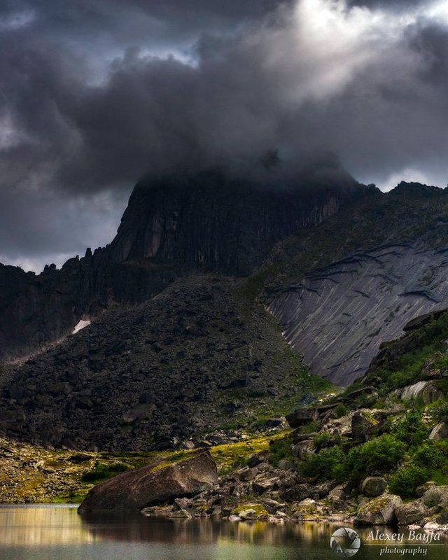 В свинцовых облаках фото превью