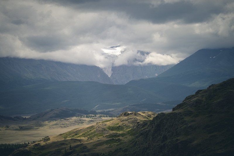 горы, гора, ледник, степь, холмы, облака, тучи, погода, свет, хребет, алтай Лед в облаках фото превью