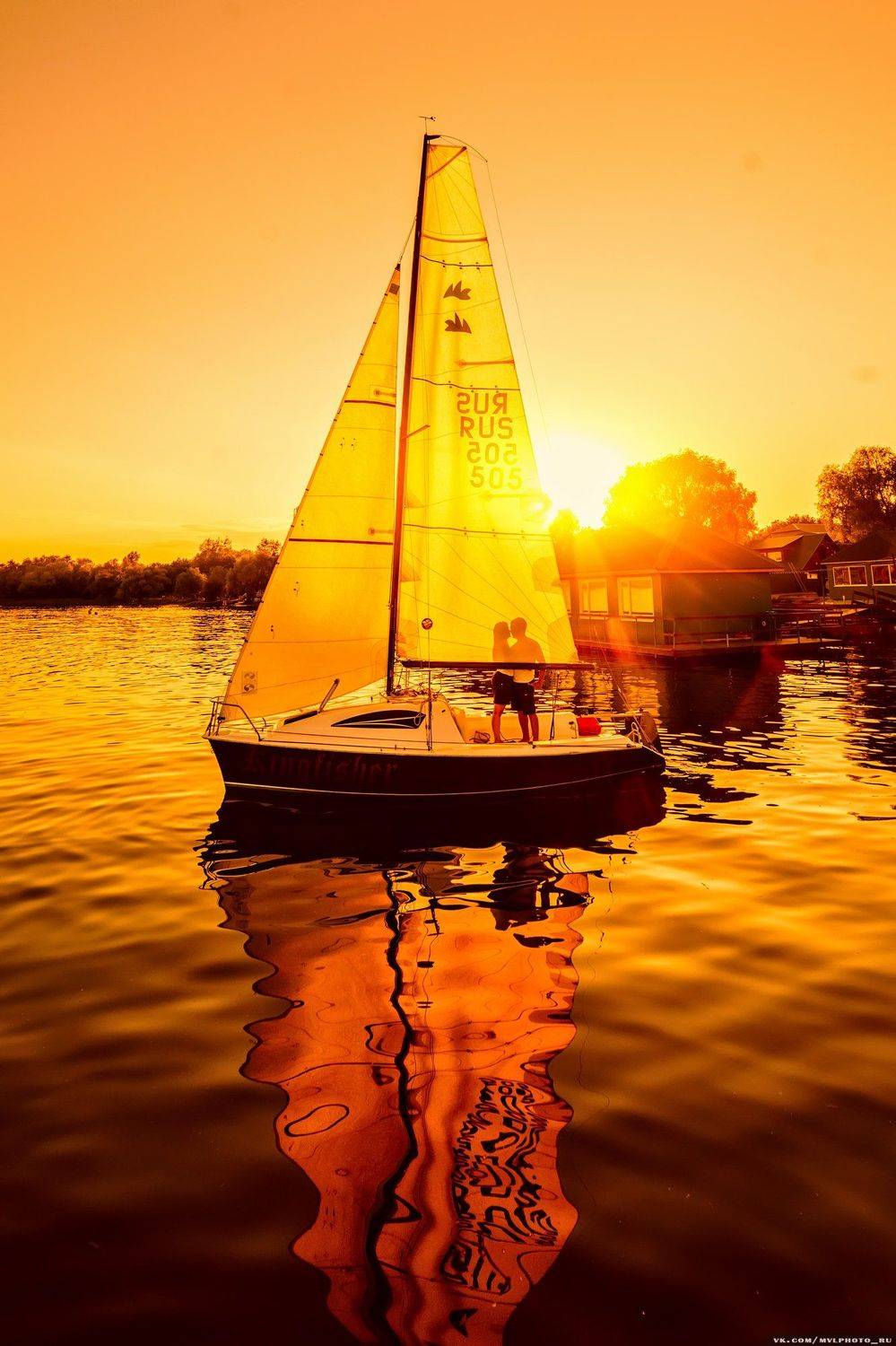 яхта, закат, двое, отражение, Вадим Миронов