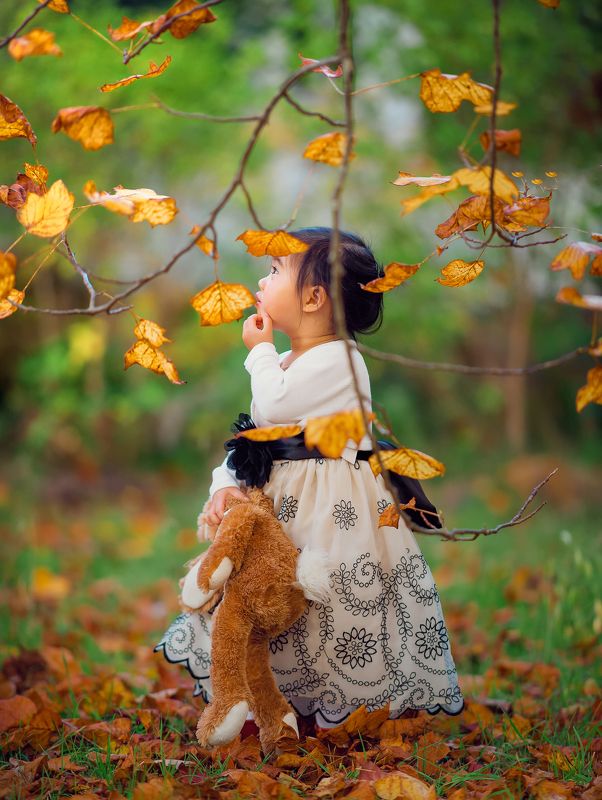 girl, kid, leaf, eyes, cute, curious, face, autumn, leaves, field hello Mr. leaf фото превью