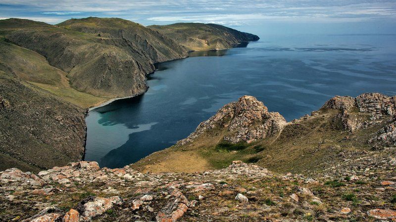 Крутые берега и синяя вода фото превью