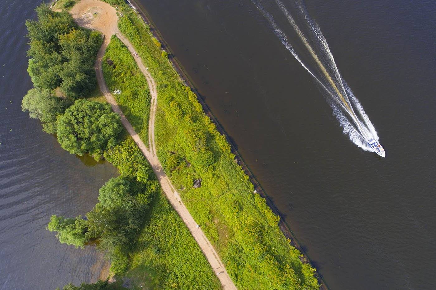 Россия, лето, Клязминское водохранилище, канал, катер, маяк, аэро, дрон, коптер, aerial, Борис Резванцев