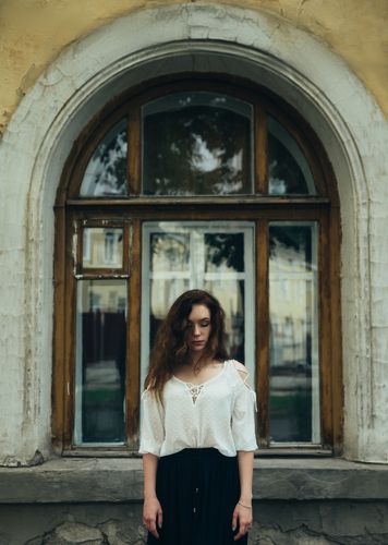 Оля