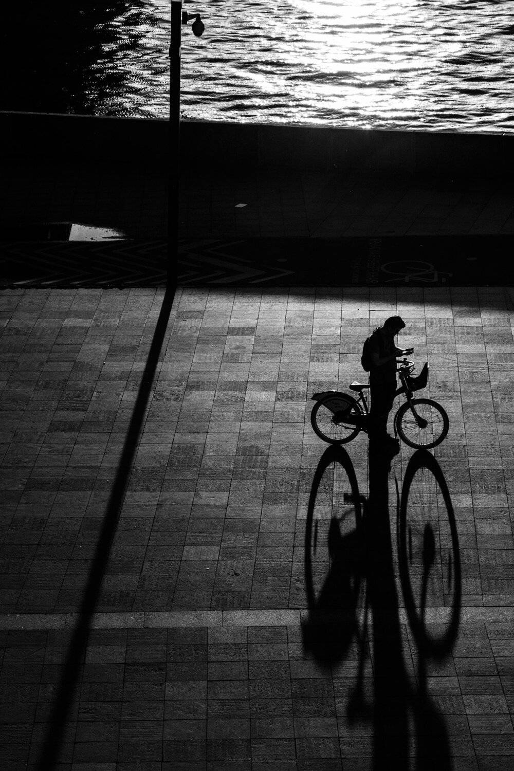 монохром, черно-белая фотография, ч/б, люди, город, улица, жанр, monochrome, black&white, street, streetphoto, people,, АлександрТутаев