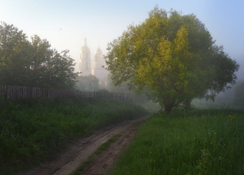 Спускаясь к реке фото превью