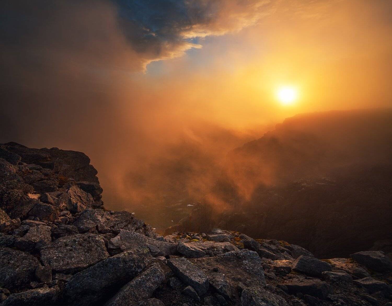 закат,пейзаж,панорама,россия,хибины,солнце,свет,кольский север,кольский,перспктива,горы,небо,туман, Виталий Истомин
