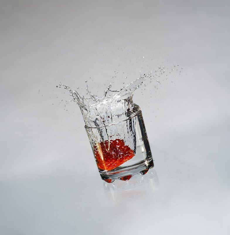 клубника, стакан, брызги *** фото превью