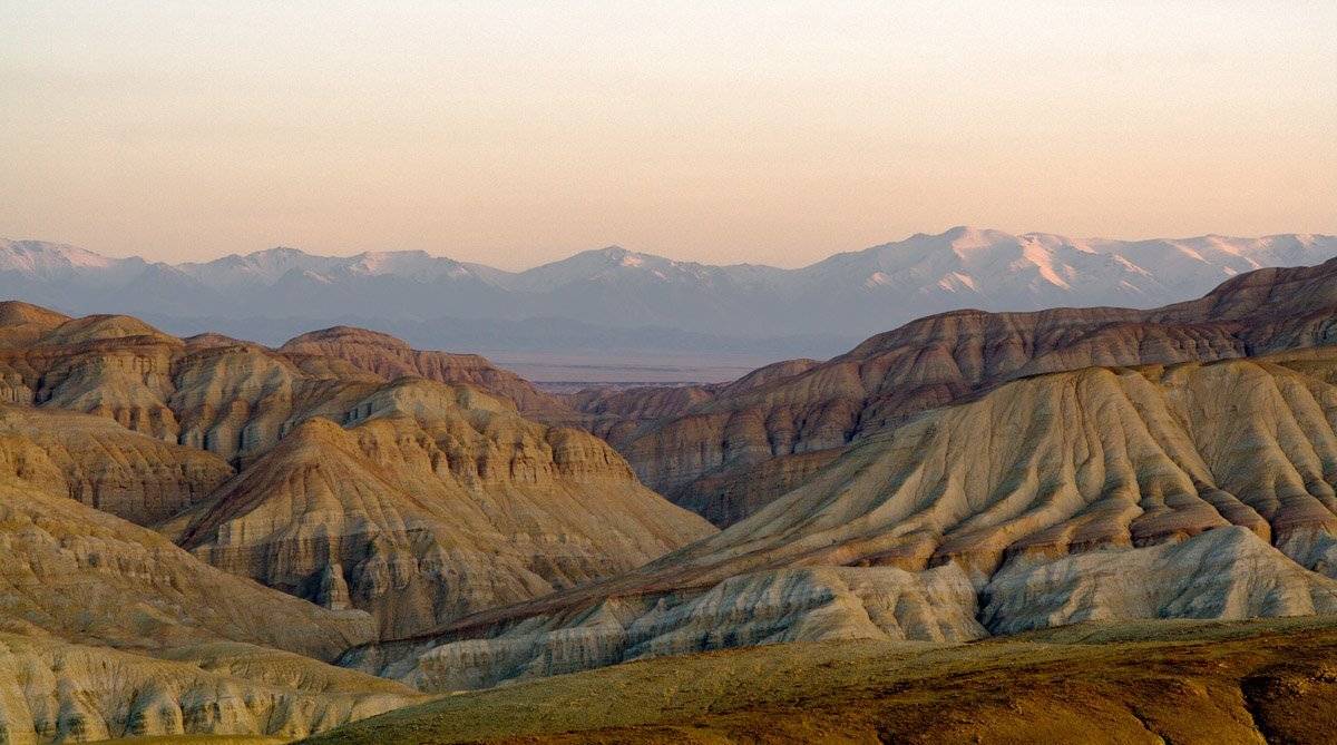 осень, ущелье , пустыня , желтый , глиняные горы , красные горы , белые горы , рассвет , алтын-эмель , казахстан, Ilia Afanasieff