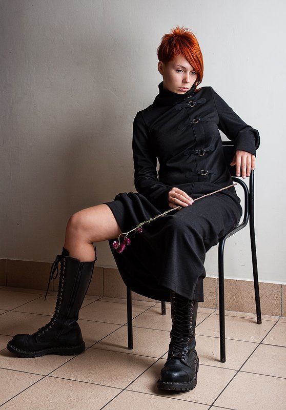 этюд в черном с цветком бессмертника фото превью