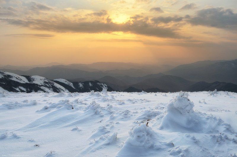 первое, мая, май, весна, сихотэ, алинь, горы, снег, хребты, отроги, вершина, гора, лысая, фирн, закат, вечер, холод, ветер, лазовский, район Прохладною весной фото превью