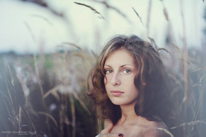 девушка, поле, трава, колоски, глаза End of summer фото превью