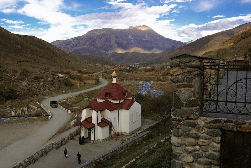 архитектура, храм, монастырь, церковь, северный кавказ, северная осетия, горы, осень, небо Аланский Успенский монастырь (Северная Осетия) фото превью