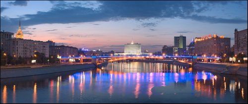 Вечерний вид на метромост