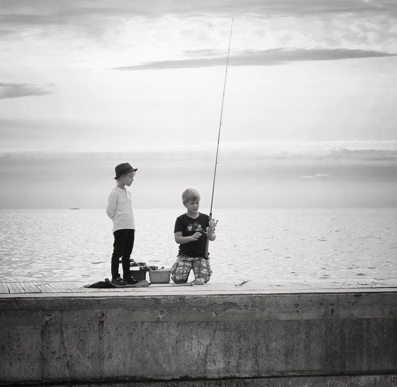 мальчик, рыбалка, удочка, улов, море КЛЁВ БУДЕТ! фото превью