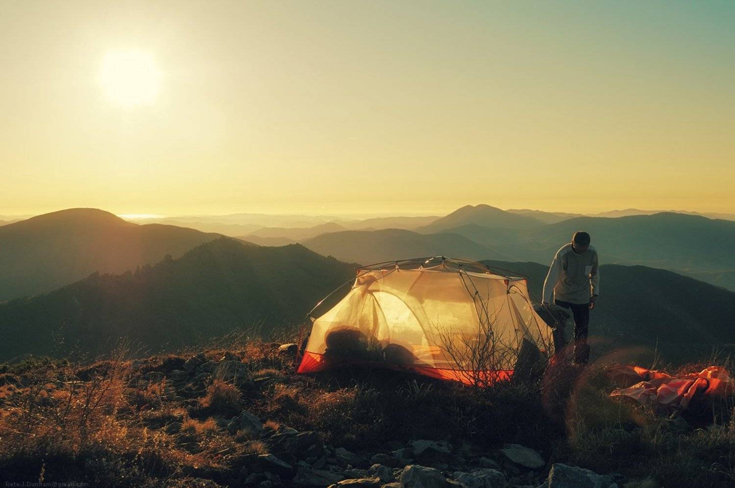 сихотэ-алинь, сихотэ, алинь, хребет, гребень, горы, горный, вершина, останцы, скалы, тайга, дальний, восток, приморье, уссури, дымка, утро, японское, море, палатка, сборы, рассвет, туризм, турист, backpacking, зубы, дракона, Александр Коновалов