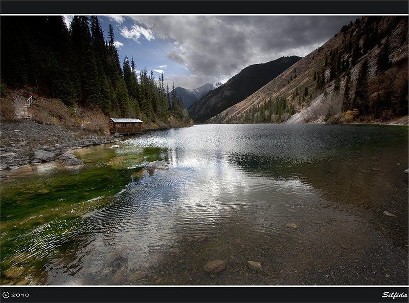 озеро, горы, лес Изумрудная вода Кульсайского озера. фото превью