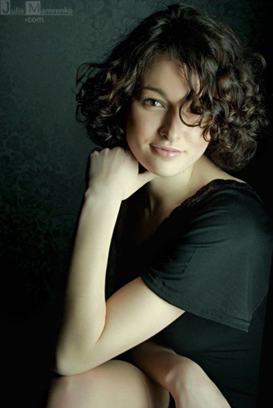 девушка,кудри,студия,зелёный,портрет,глаза Curly Green фото превью