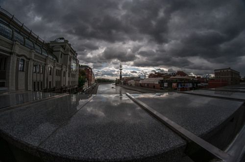 И небеса свинцовые застыли...