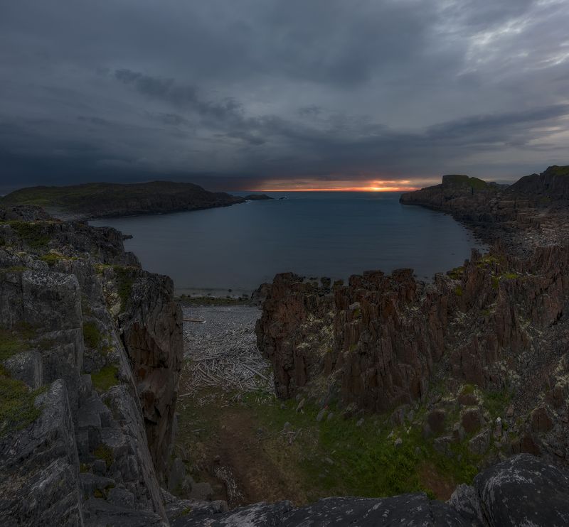 Дальние зеленцы, побережье Баренцево моря, рассвет  Первые проблески рассвета фото превью