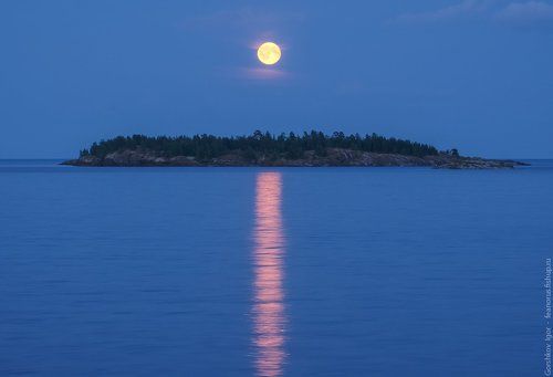 Полнолуние над Ладогой