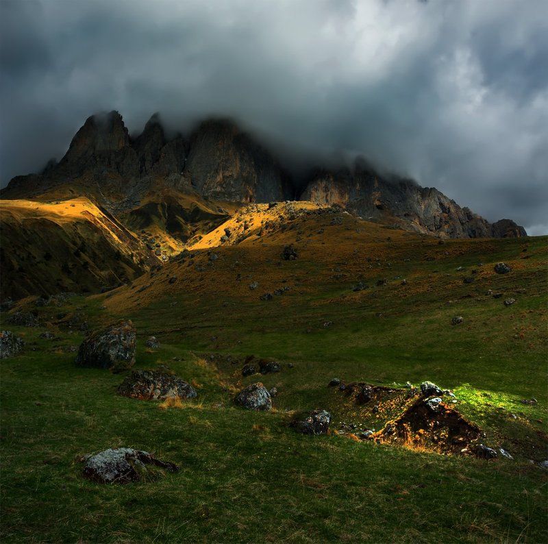 природа, пейзаж, кавказ, горы, весна, вечер, панорама, закат, солнце, небо, облака, свет, скалы, тучи *** фото превью