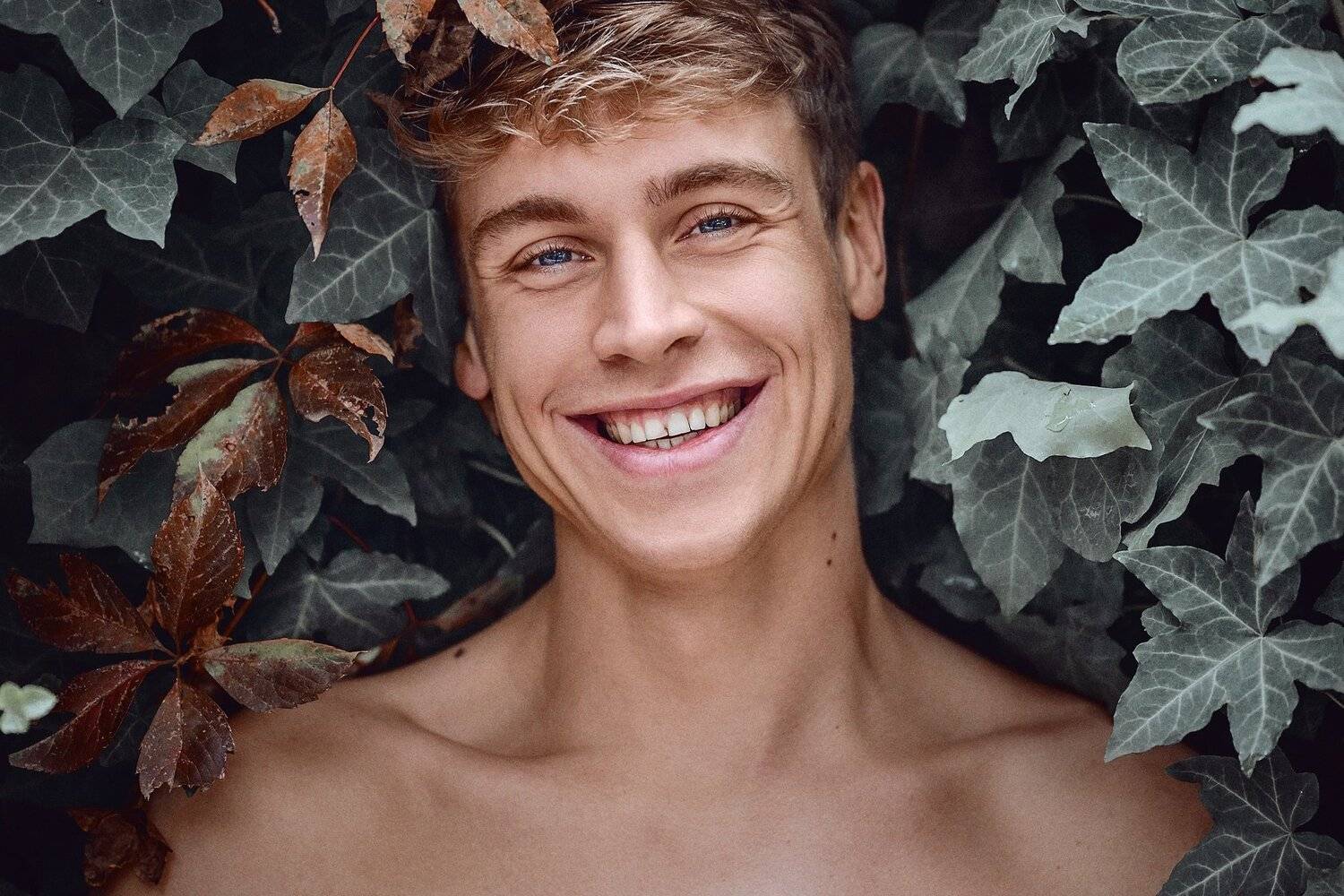 photo, portrait, bw, eyes, man, smoke, colour, Павел Соколов